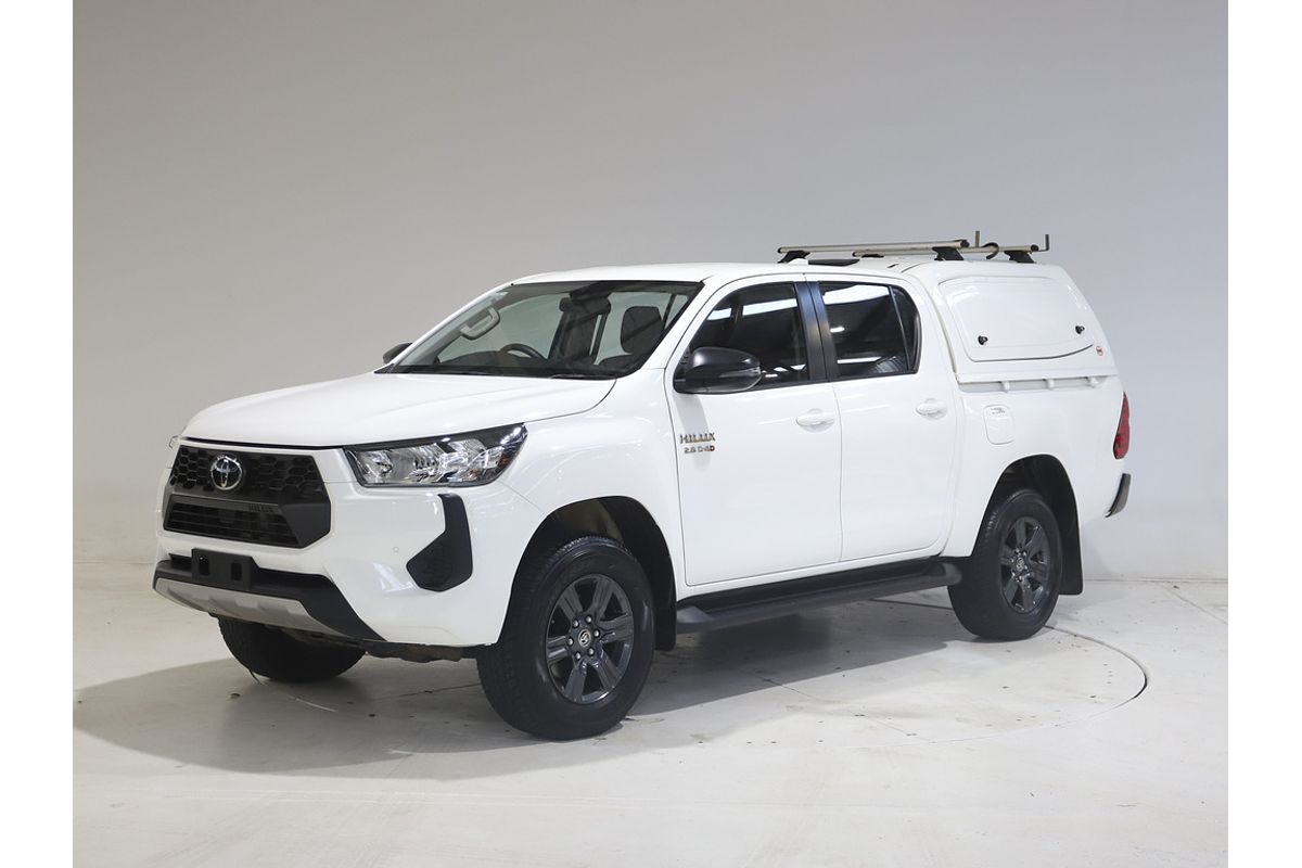 Hilux 4x4 SR 2.8L T Diesel Automatic Double Cab B229200 002