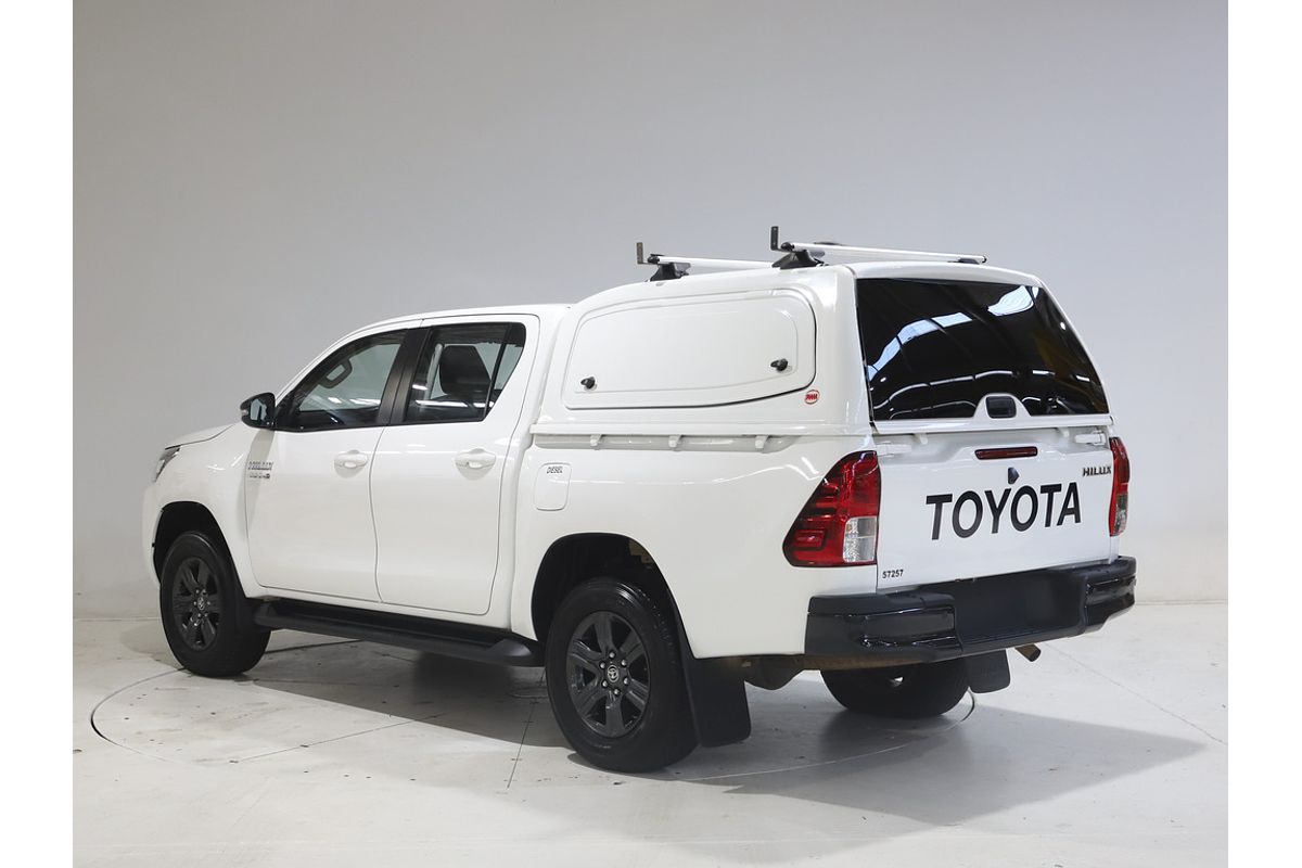 Hilux 4x4 SR 2.8L T Diesel Automatic Double Cab B229200 002