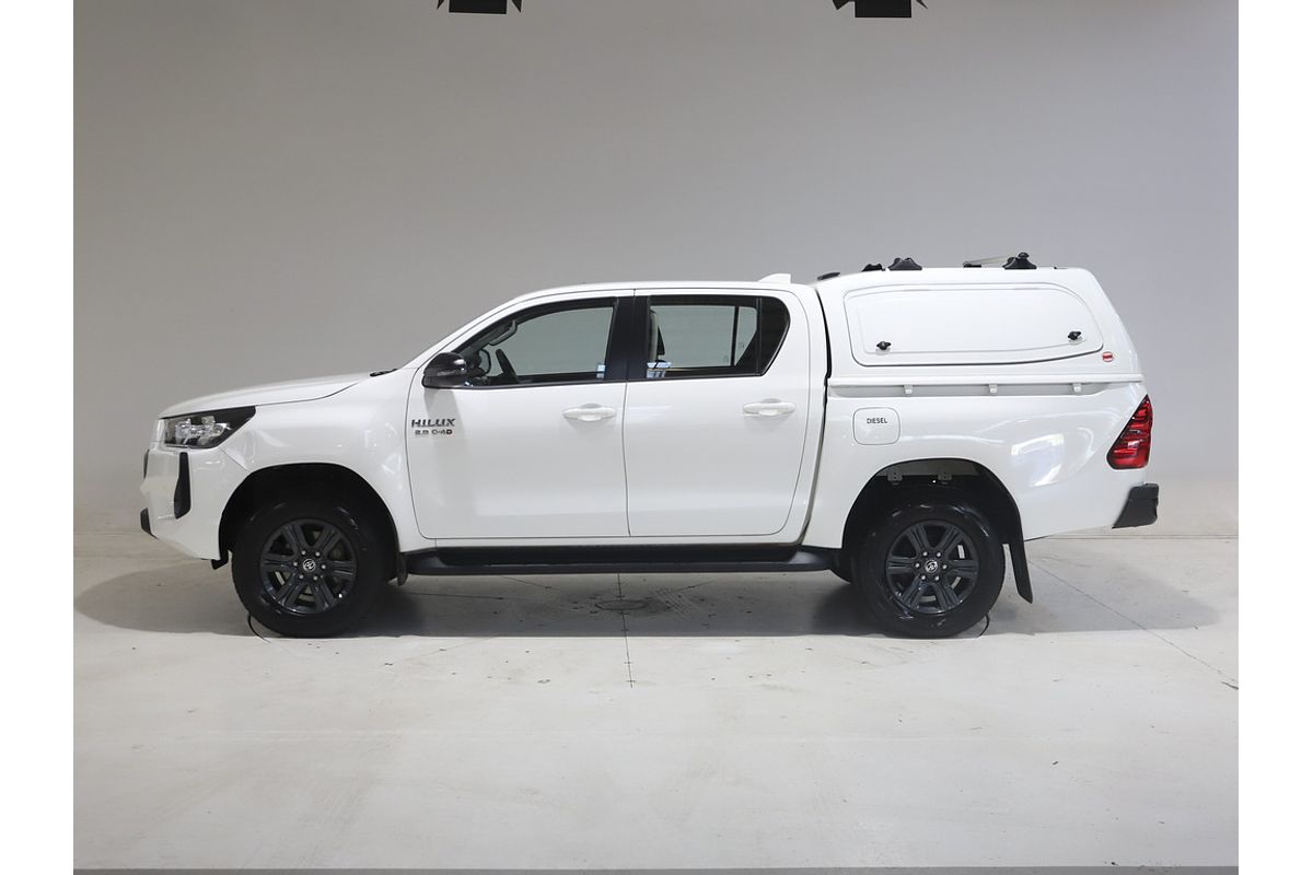 Hilux 4x4 SR 2.8L T Diesel Automatic Double Cab B229200 002