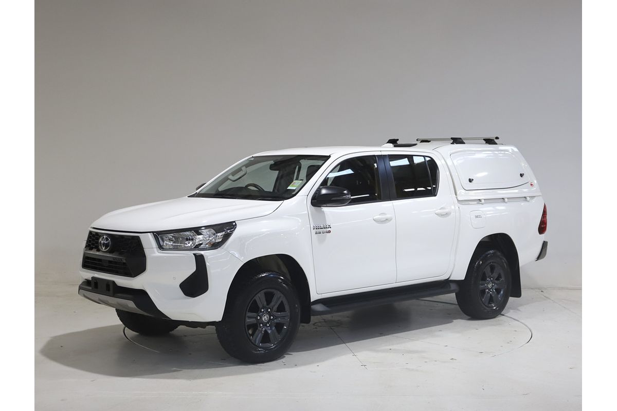 Hilux 4x4 SR 2.8L T Diesel Automatic Double Cab B229200 002