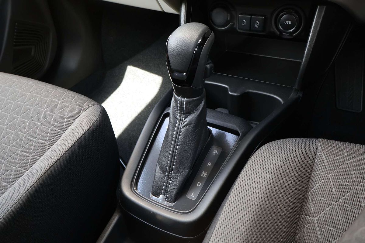 2025 Suzuki Swift Hybrid Plus UZ