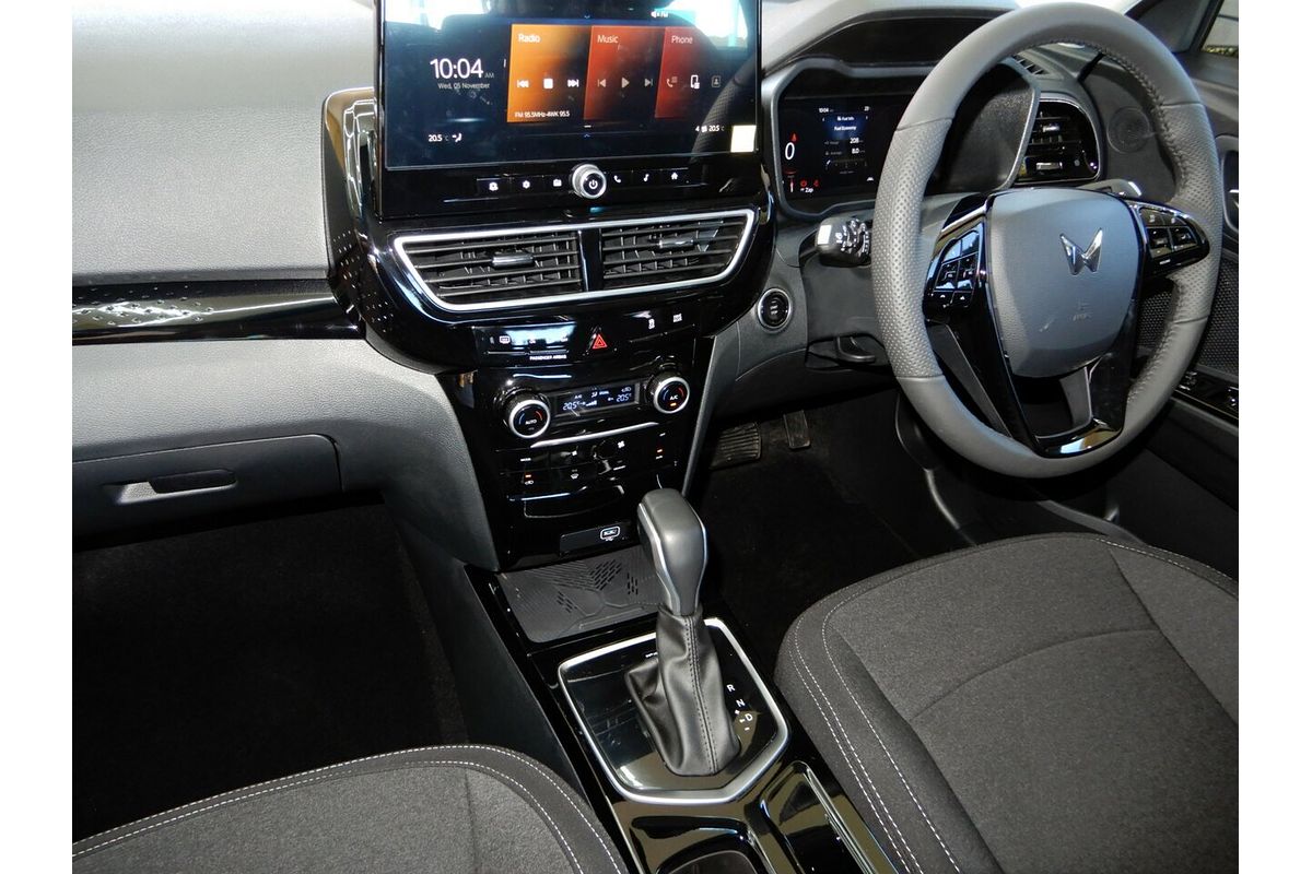 2025 Mahindra XUV 3XO AX5L