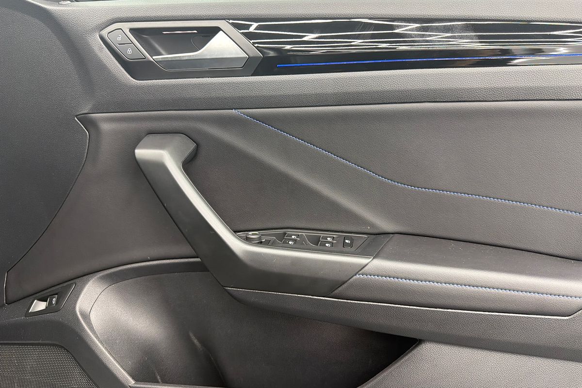 2022 Volkswagen T-Roc R D11