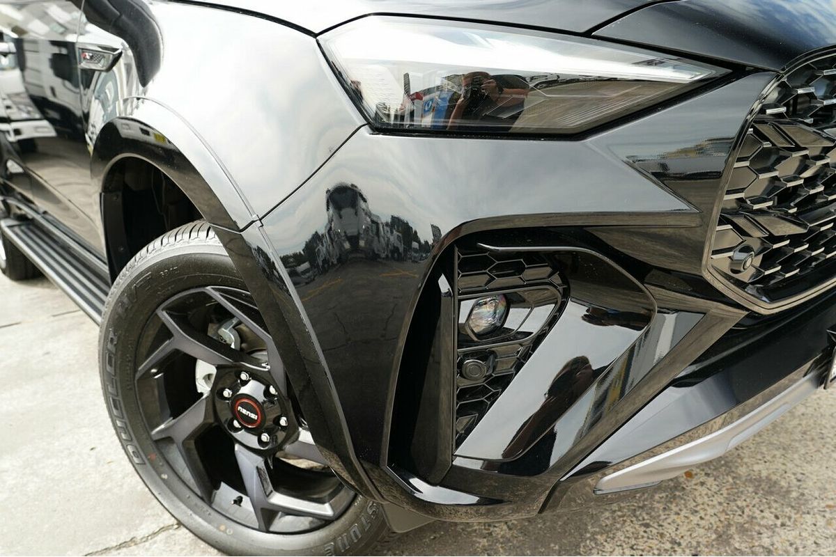 2025 Isuzu MU-X X-TERRAIN