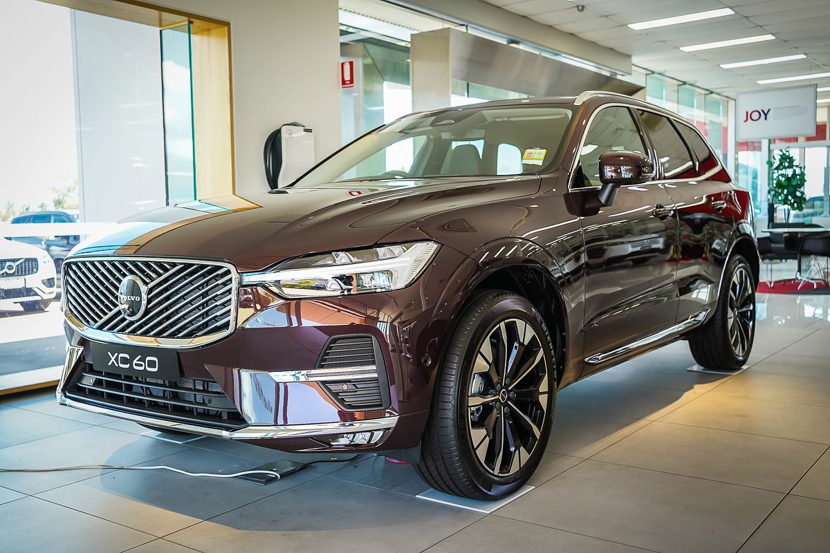 2025 Volvo XC60 Plus B5 Bright