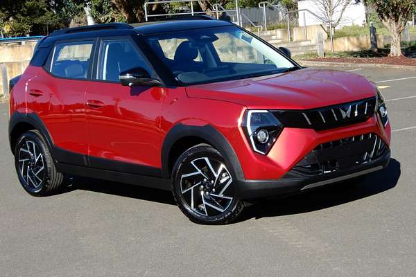 2025 Mahindra XUV 3XO AX7L