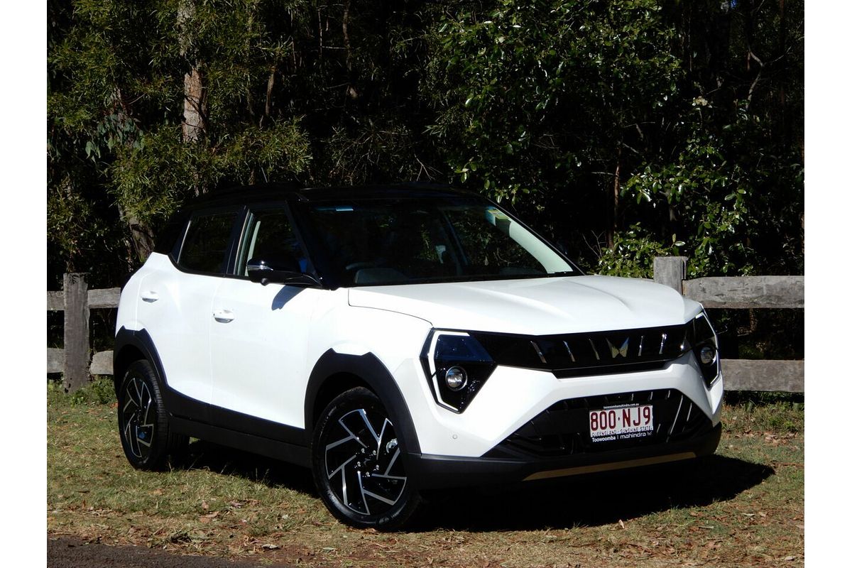 2025 Mahindra XUV 3XO AX7L