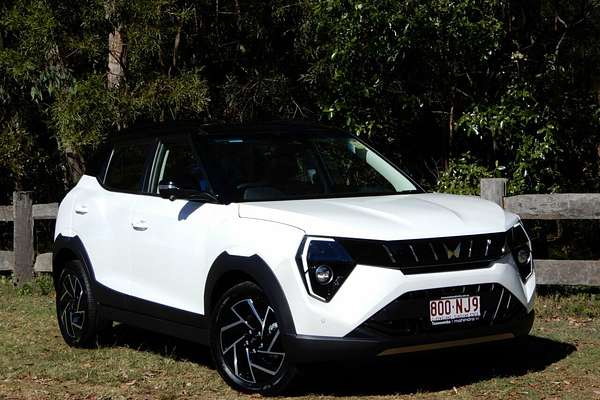 2025 Mahindra XUV 3XO AX7L