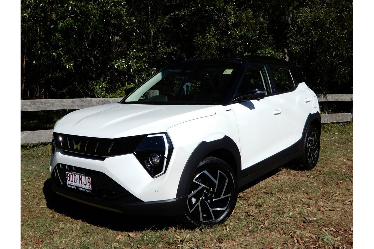 2025 Mahindra XUV 3XO AX7L