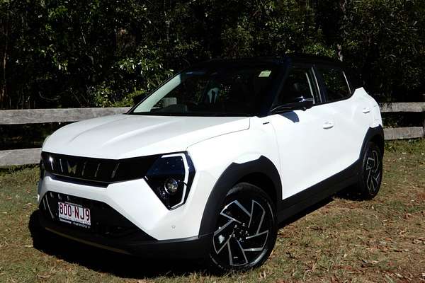 2025 Mahindra XUV 3XO AX7L