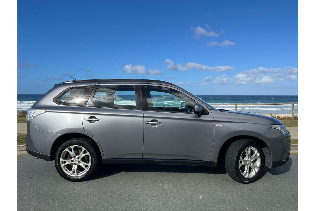 2013 Mitsubishi Outlander ES ZJ