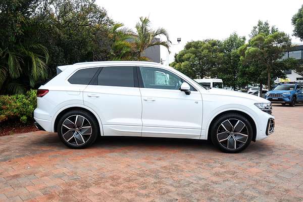 2024 Volkswagen Touareg 210TDI R-Line RC