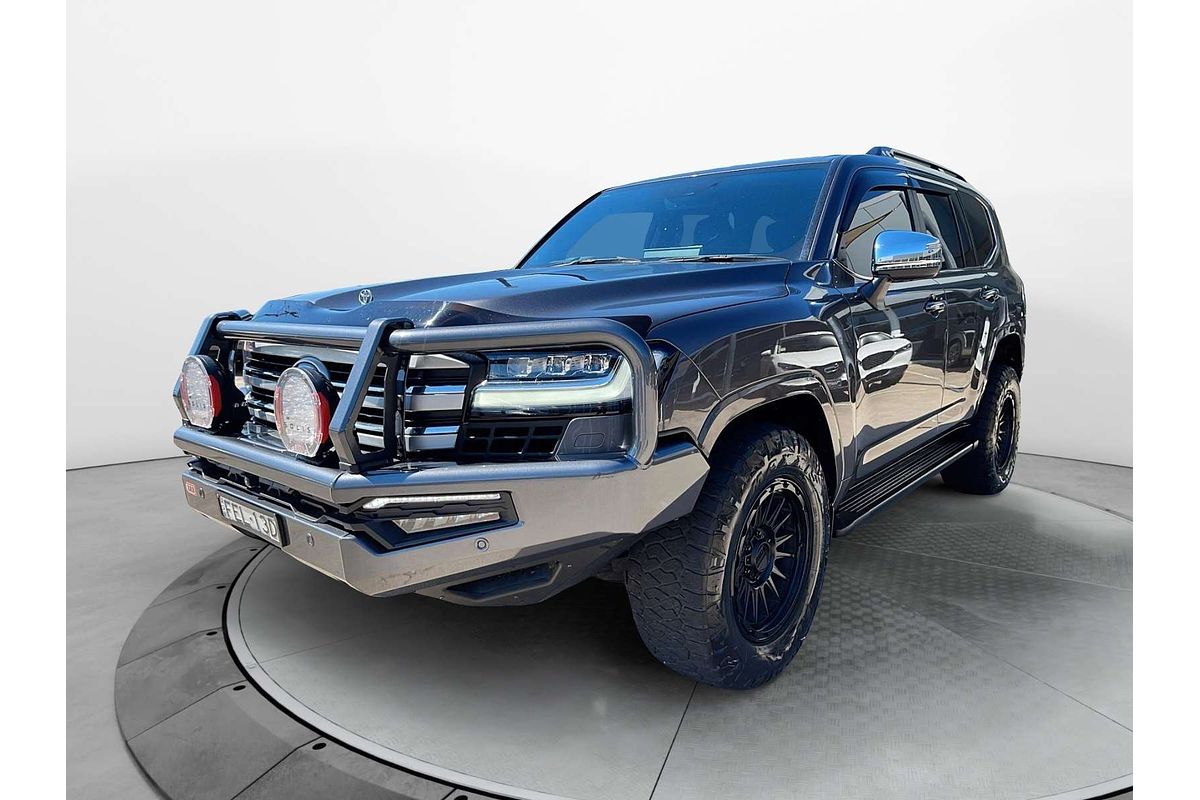 2023 Toyota Landcruiser Sahara FJA300R