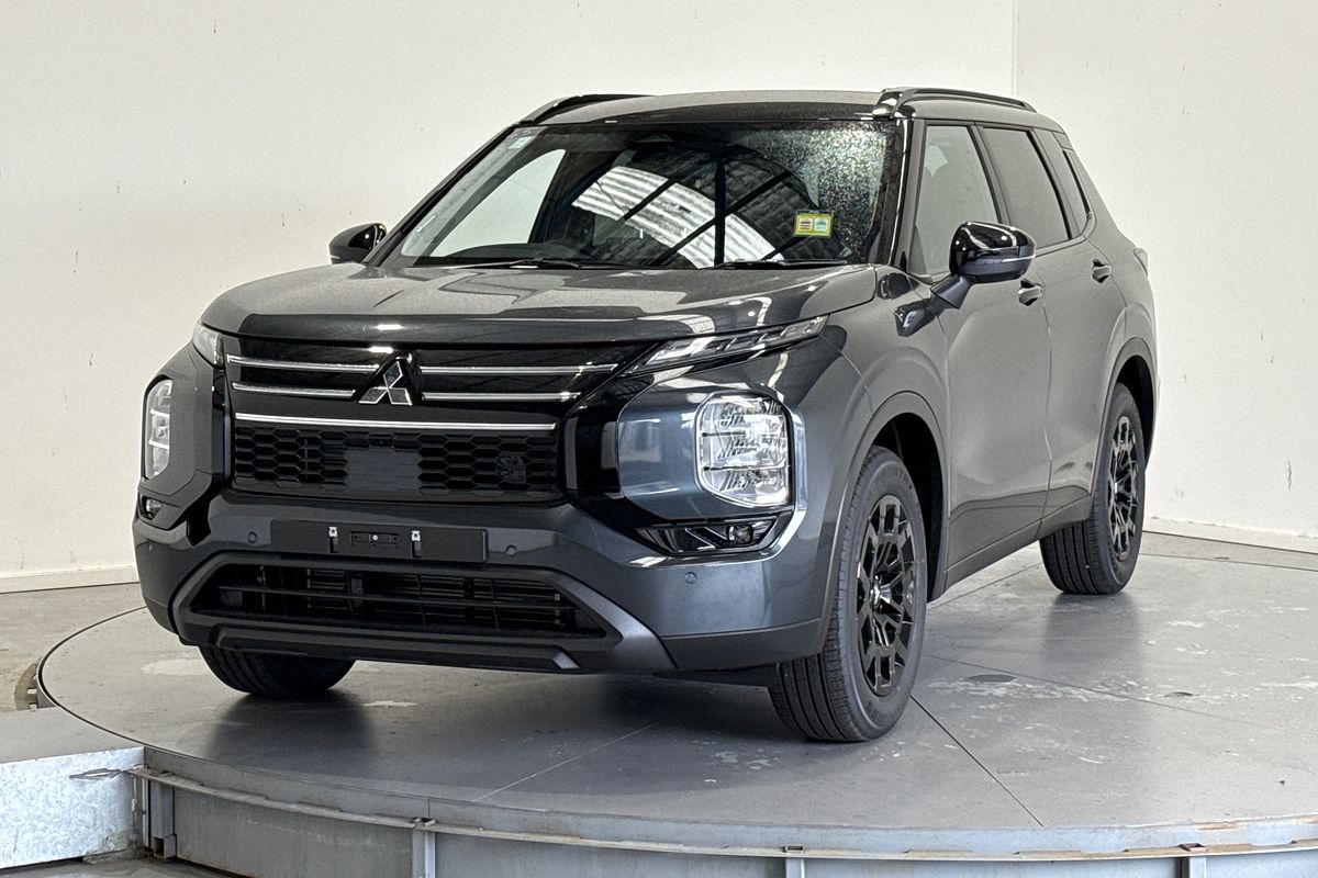 2025 Mitsubishi Outlander LS BLACK EDITION ZM