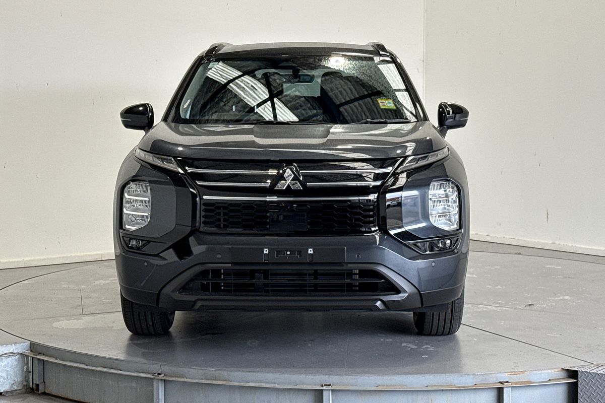 2025 Mitsubishi Outlander LS BLACK EDITION ZM