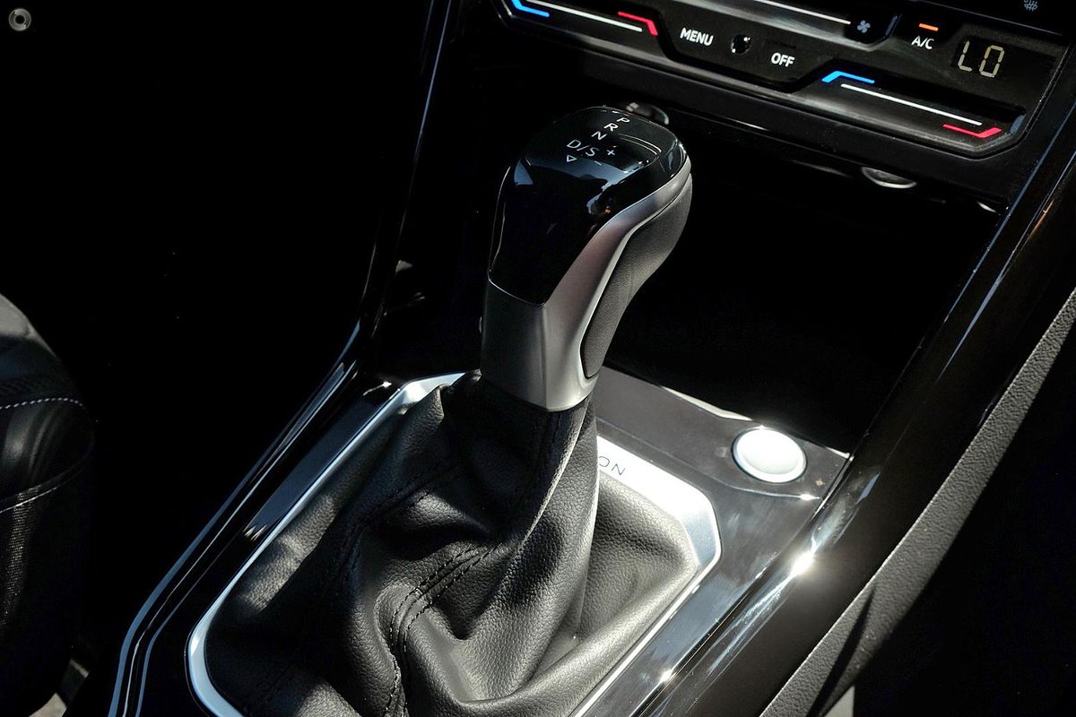 2025 Volkswagen T-Roc 140TSI R-Line D11