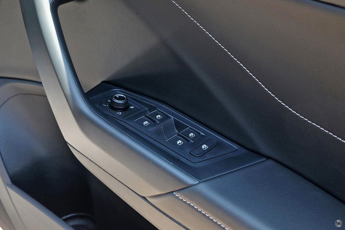 2025 Volkswagen T-Roc 140TSI R-Line D11