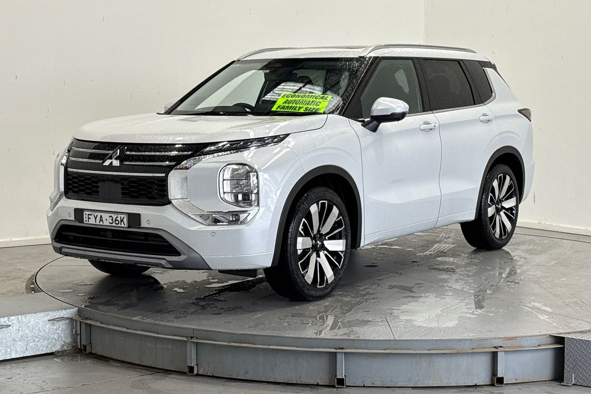 2025 Mitsubishi Outlander Exceed ZM
