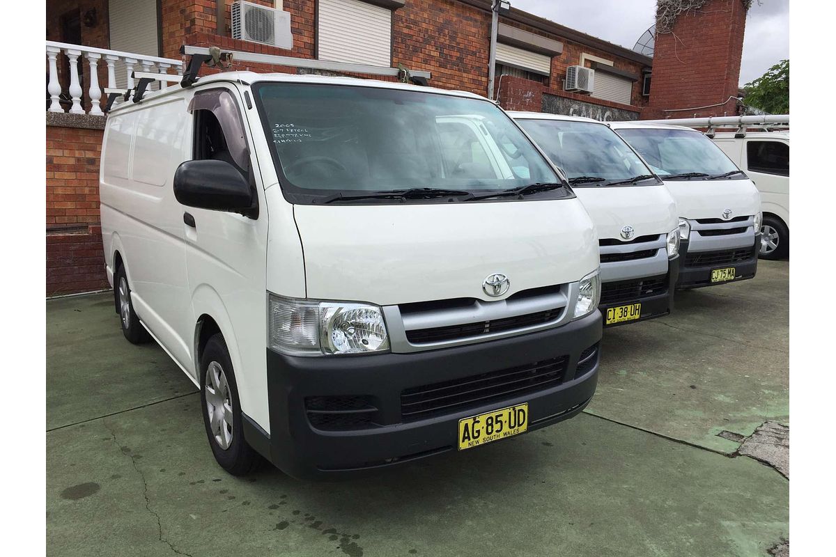 2005 Toyota Hiace LWB TRH201R LWB