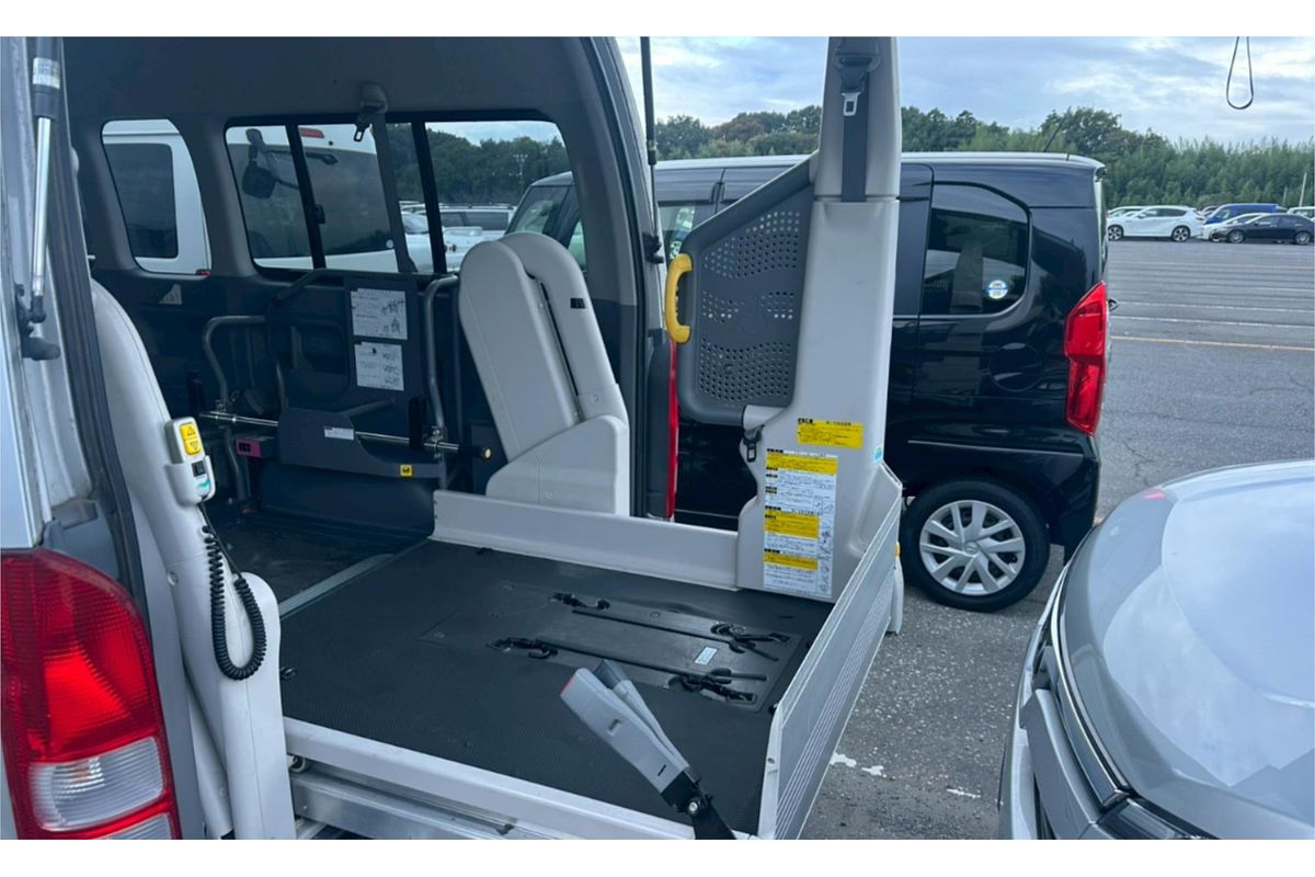 2007 Toyota Hiace Welcab