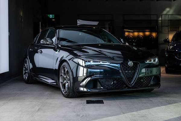 2025 Alfa Romeo Giulia Quadrifoglio Estrema Series 5