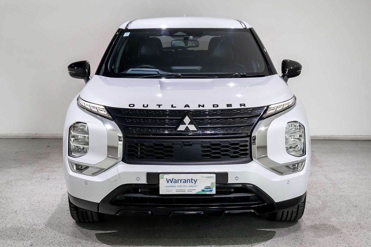 2023 Mitsubishi Outlander LS Black Edition ZM