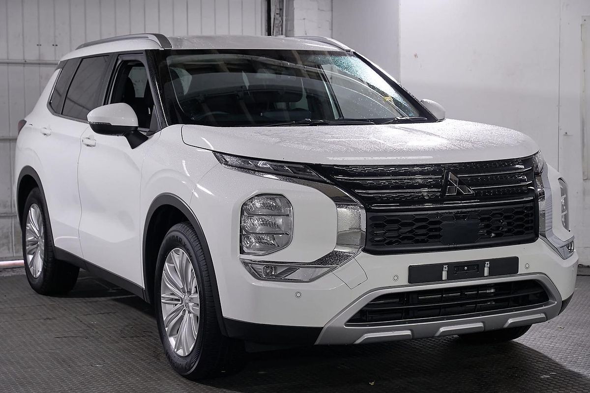 2024 Mitsubishi Outlander LS ZM