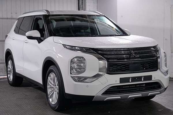 2024 Mitsubishi Outlander LS ZM