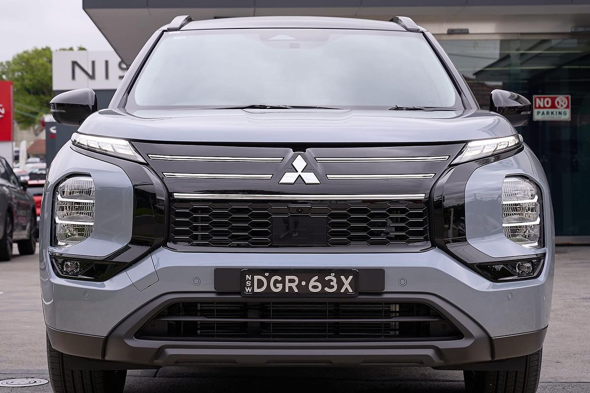 2025 Mitsubishi Outlander LS ZM