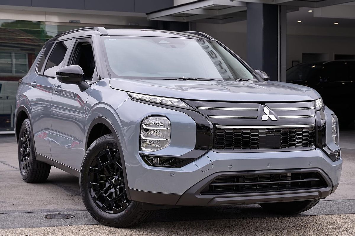 2025 Mitsubishi Outlander LS ZM