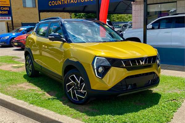 2025 Mahindra XUV3XO AX7L