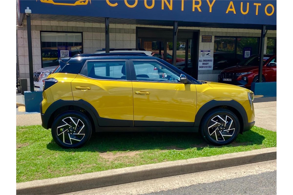 2025 Mahindra XUV3XO AX7L