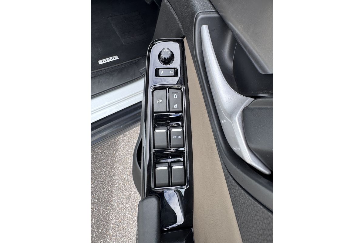 Mazda BT-50 F 6AUTO 3.0L DUAL CAB PICKUP SP 4X4