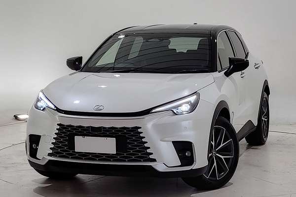 2025 Lexus LBX Luxury MAYH10R