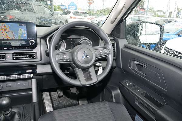 2025 Mitsubishi Triton GLX MV 4X4 thumb-16