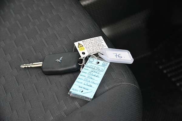 2025 Mitsubishi Triton GLX MV 4X4 thumb-20