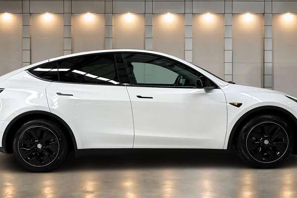 2023 Tesla Model Y Rear-Wheel Drive