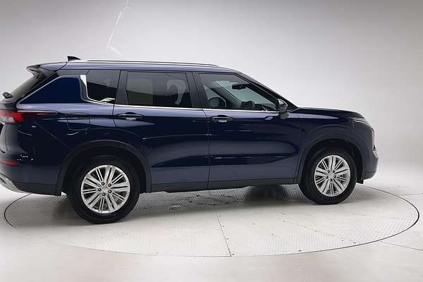 2024 Mitsubishi Outlander LS ZM thumb-2