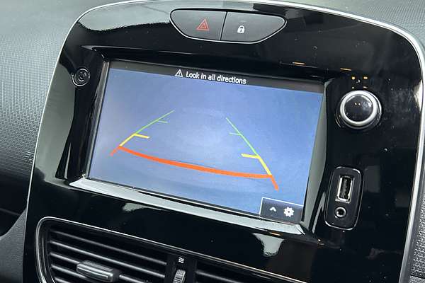 2017 Renault Clio Zen IV B98 Phase 2 thumb-15