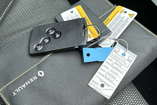 2017 Renault Clio Zen IV B98 Phase 2 thumb-22