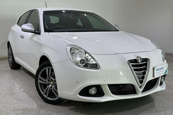 2015 Alfa Romeo Giulietta Distinctive Series 1