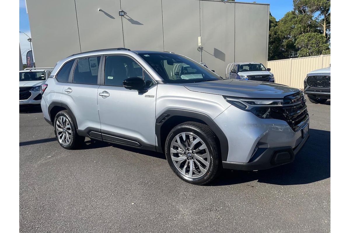 2025 Subaru Forester Hybrid Touring S6