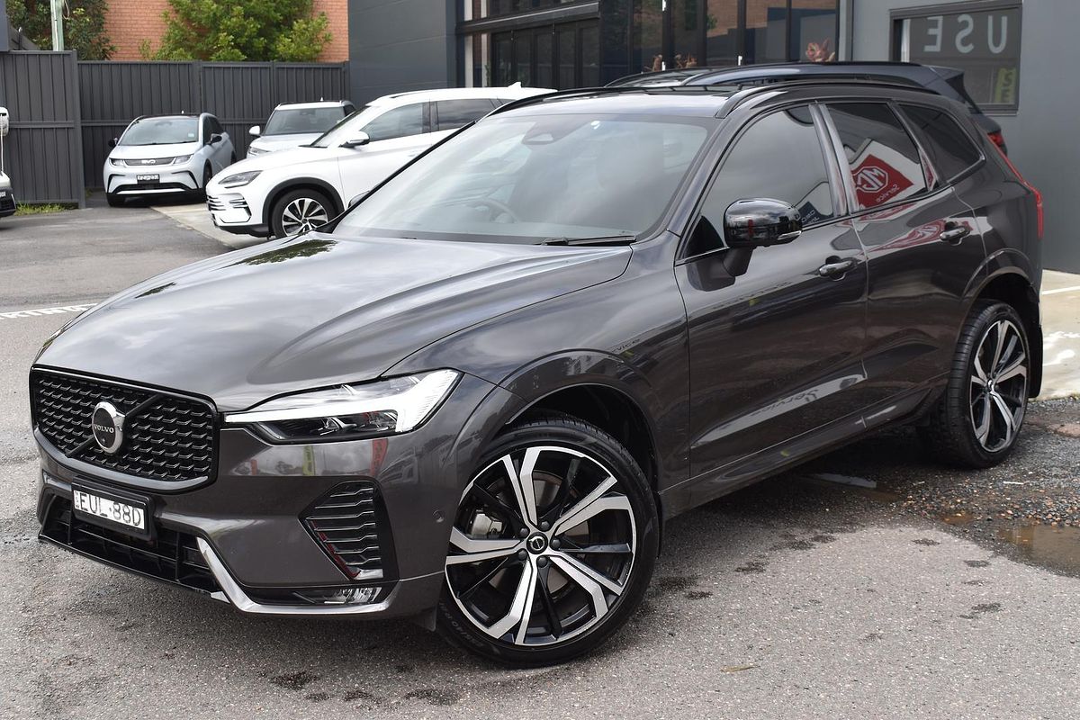 2022 Volvo XC60 B6 R-Design