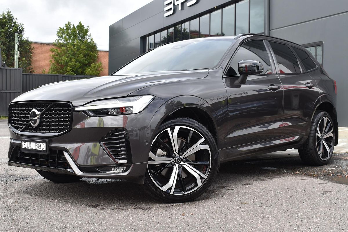 2022 Volvo XC60 B6 R-Design