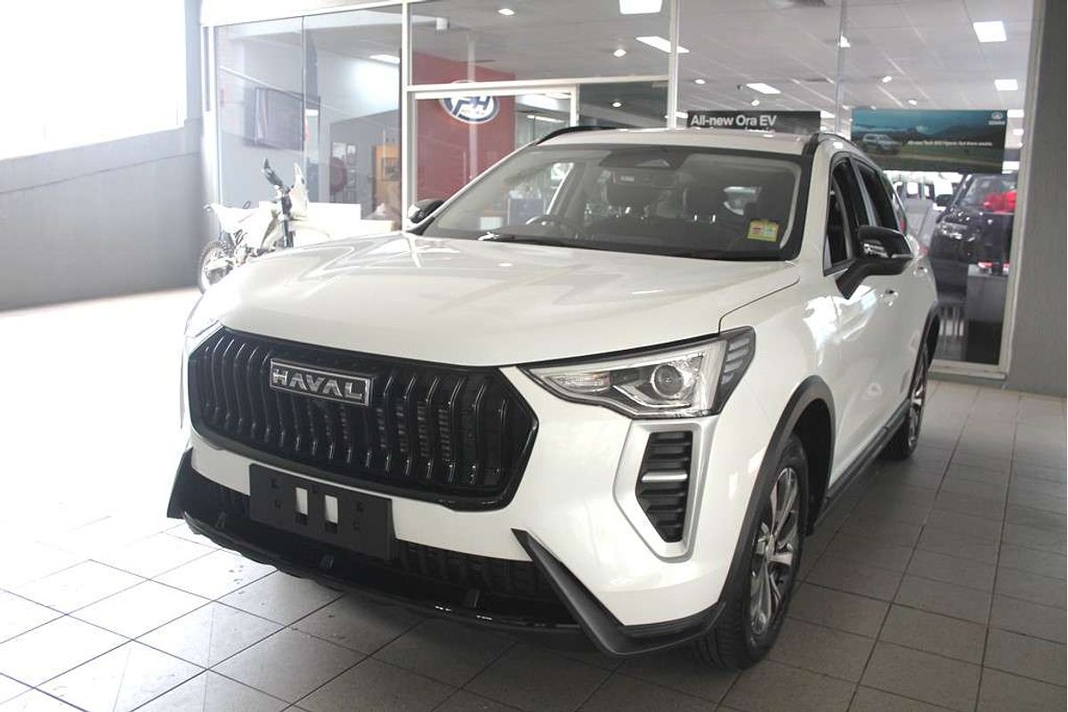 Jolion Facelift Premium Petrol Auto 4x2