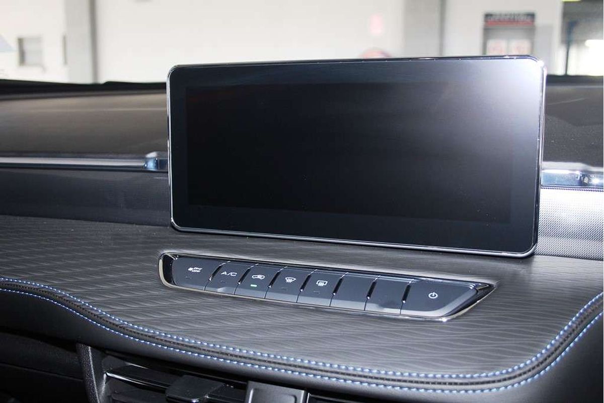 Jolion Facelift Premium Petrol Auto 4x2