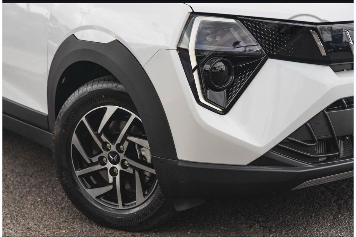 2025 Mahindra XUV 3XO AX5L