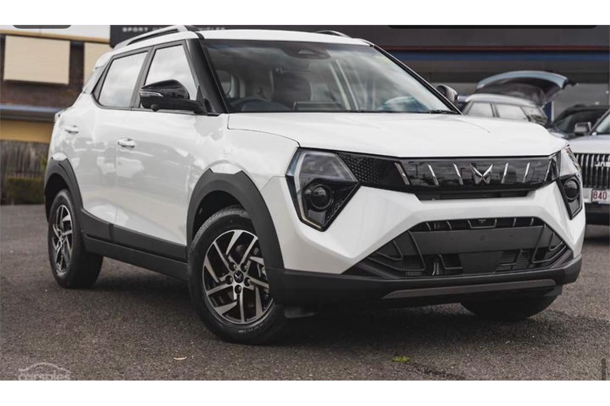 2025 Mahindra XUV 3XO AX5L