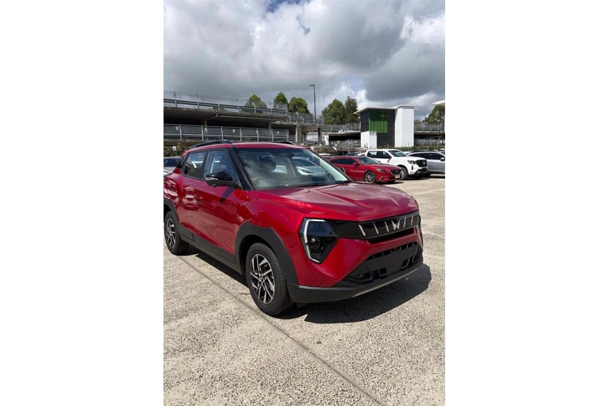 2025 Mahindra XUV 3XO AX5L