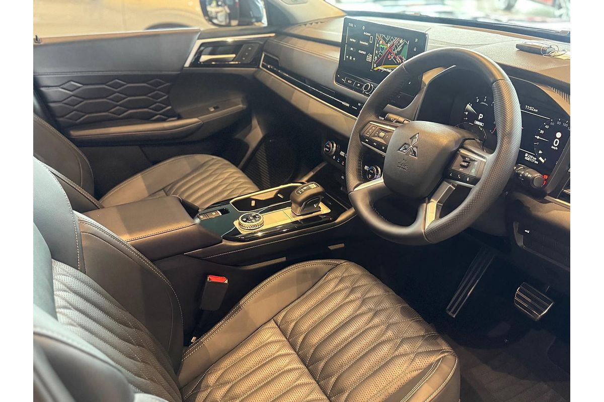 2025 Mitsubishi Outlander Exceed ZM